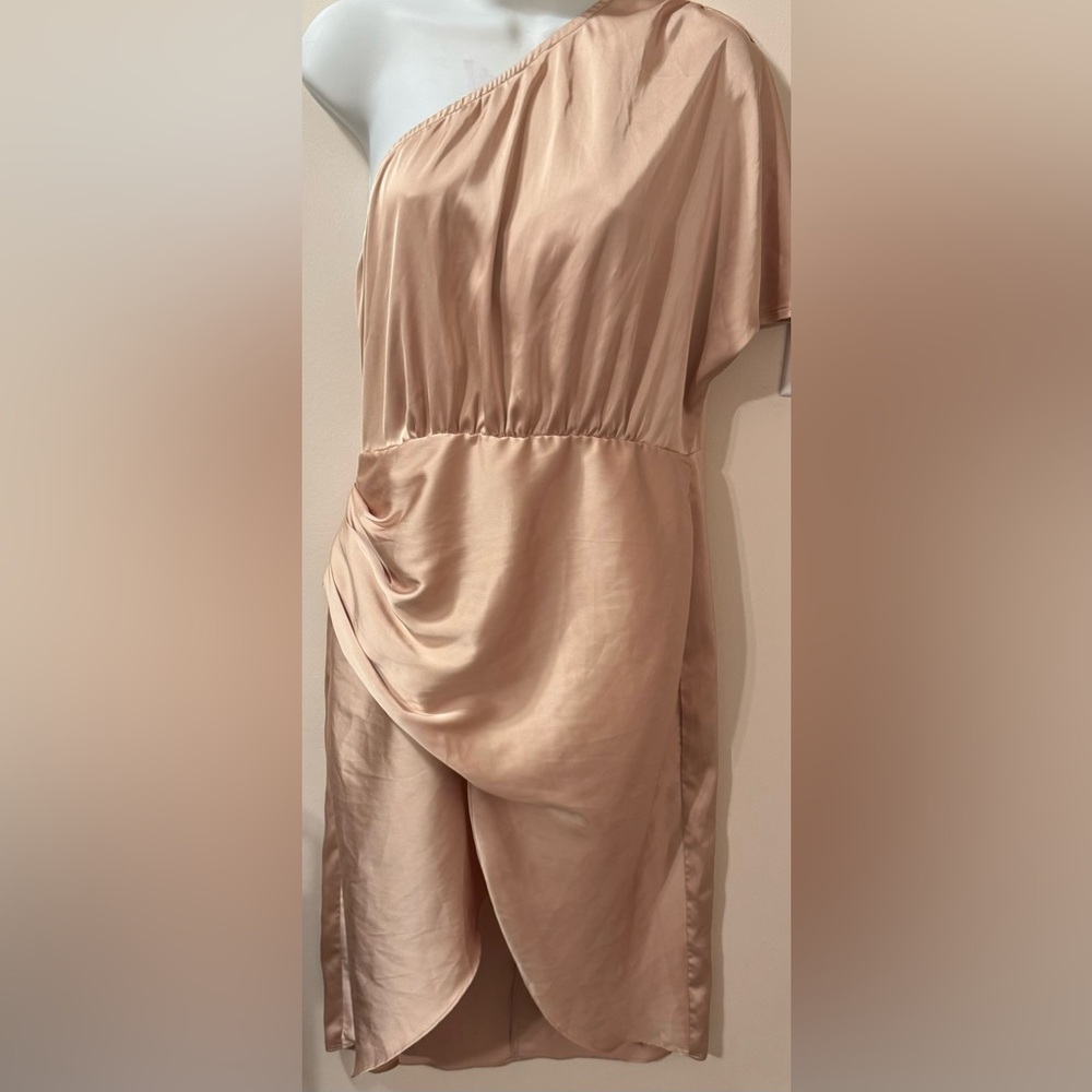 ⭐️SALE⭐️Soft gold satin one-shoulder knee-length dress with blousy pleats size L